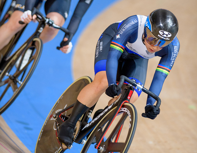 自転車に乗っている写真